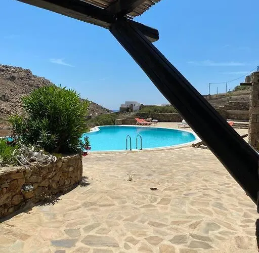 Village Pool בית נופש *